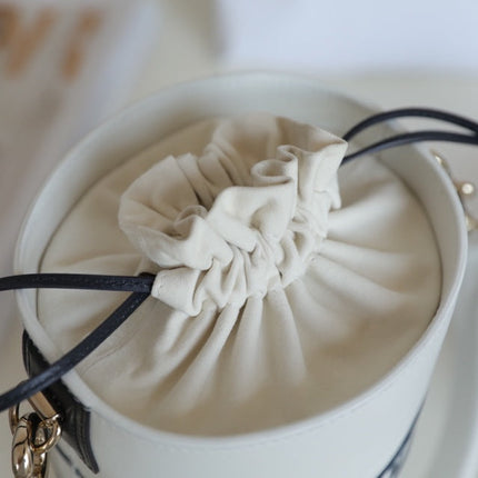 VIBE 18 BUCKET BAG IN WHITE CALFSKIN