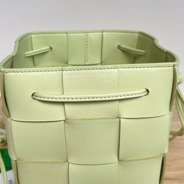 SMALL CASSETTE BUCKET 18 IN PASTEL YELLOW CALFSKIN