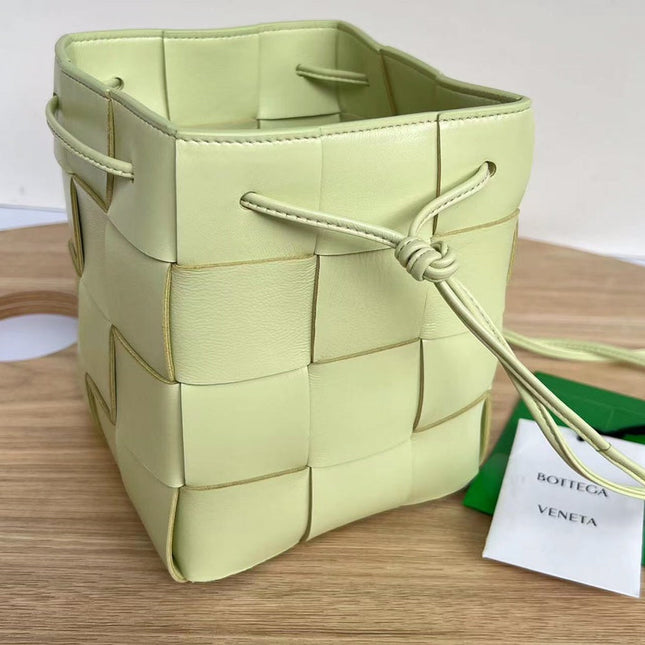 SMALL CASSETTE BUCKET 18 IN PASTEL YELLOW CALFSKIN