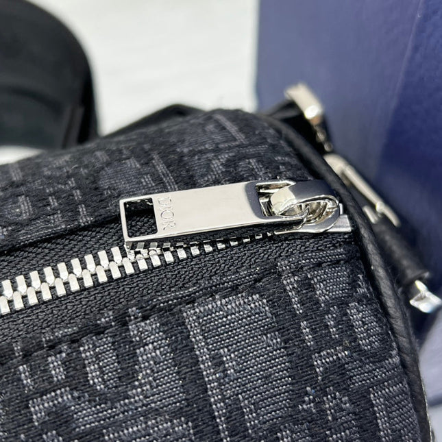 ROUND BUCKET 21 BAG IN BLACK OBLIQUE JACQUARD