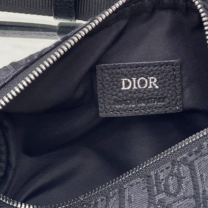 ROUND BUCKET 21 BAG IN BLACK OBLIQUE JACQUARD