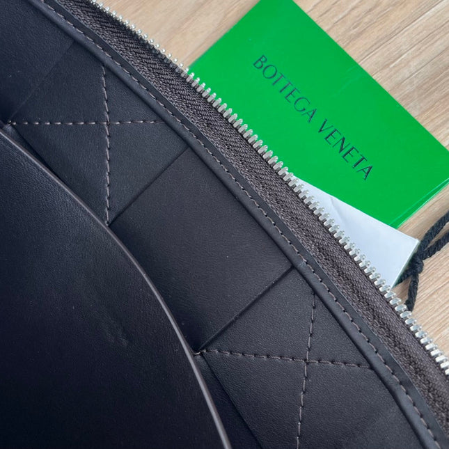 LARGE CASSETTE POUCH 35 IN BLACK CALFSKIN