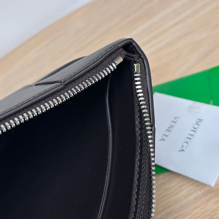 LARGE CASSETTE POUCH 35 IN BLACK CALFSKIN