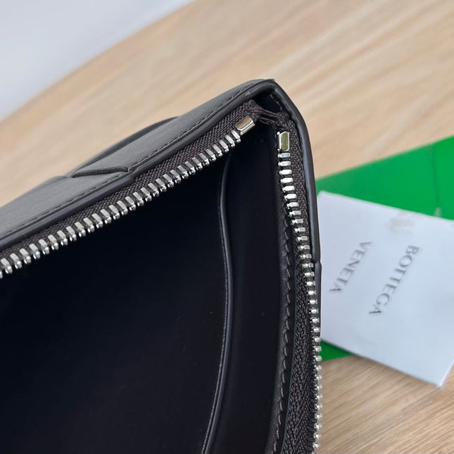 LARGE CASSETTE POUCH 35 IN BLACK CALFSKIN