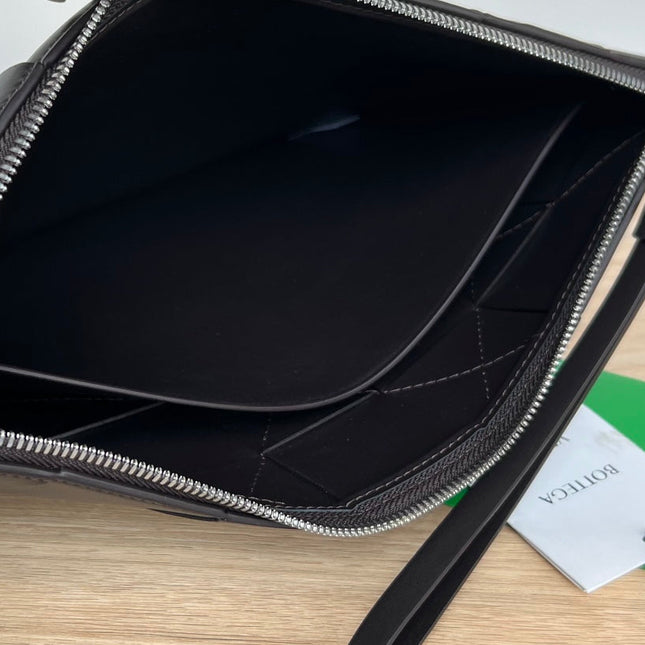 LARGE CASSETTE POUCH 35 IN BLACK CALFSKIN