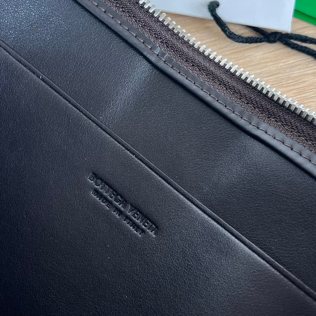 LARGE CASSETTE POUCH 35 IN BLACK CALFSKIN