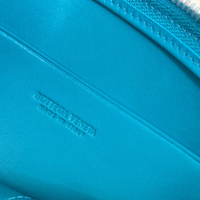 LARGE CASSETTE POUCH 35 IN LAGOON BLUE CALFSKIN