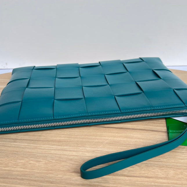 LARGE CASSETTE POUCH 35 IN LAGOON BLUE CALFSKIN