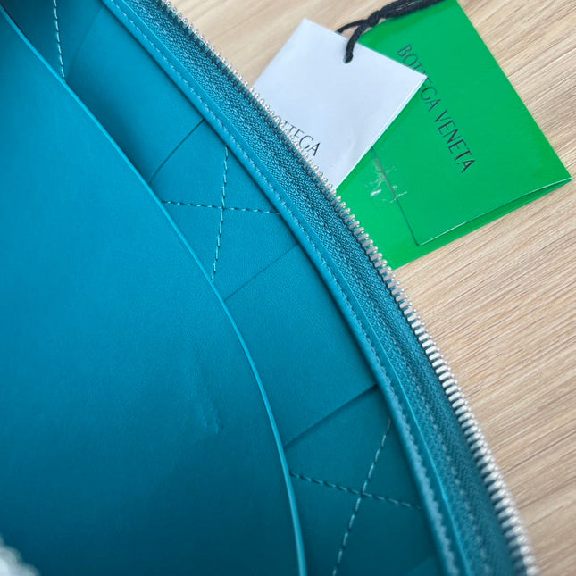 LARGE CASSETTE POUCH 35 IN LAGOON BLUE CALFSKIN