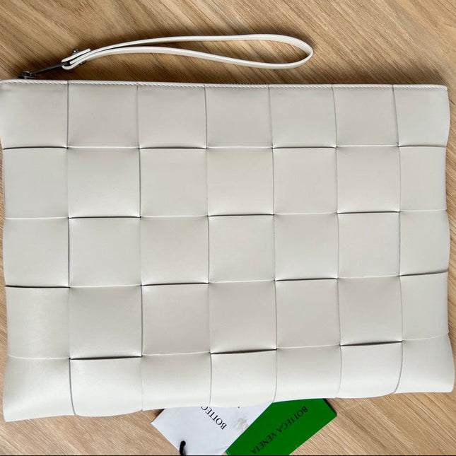 LARGE CASSETTE POUCH 35 IN WHITE CALFSKIN