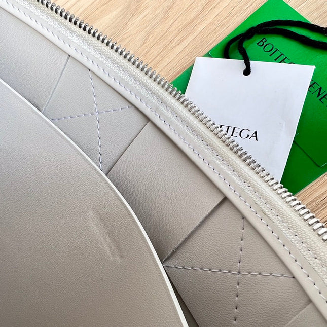 LARGE CASSETTE POUCH 35 IN WHITE CALFSKIN