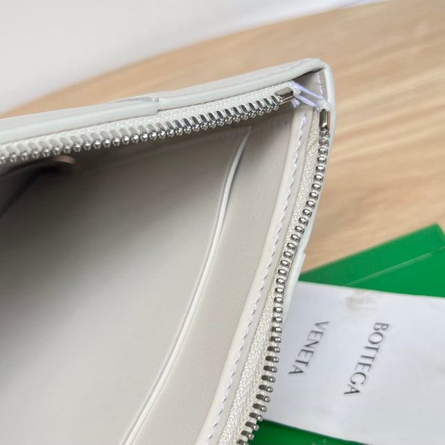 LARGE CASSETTE POUCH 35 IN WHITE CALFSKIN