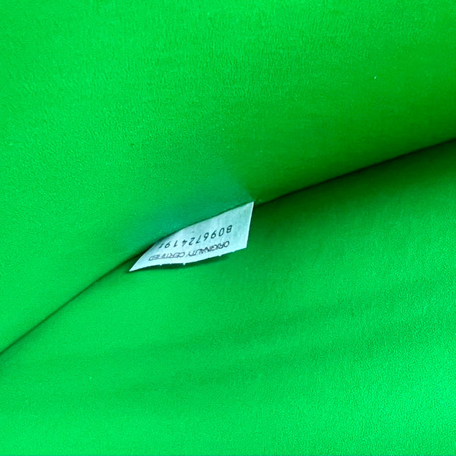 LARGE CASSETTE POUCH 35 IN MALACHITE GREEN CALFSKIN
