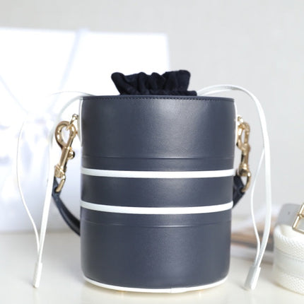 VIBE 18 BUCKET BAG IN BLACK CALFSKIN
