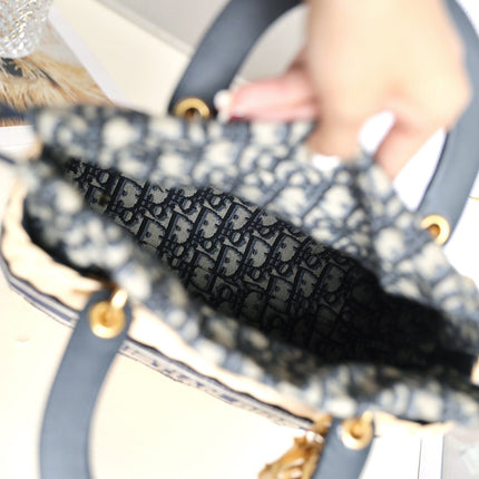 LADY 24 BASKET BAG IN BLACK OBLIQUE JACQUARD MIX BEIGE WICKER