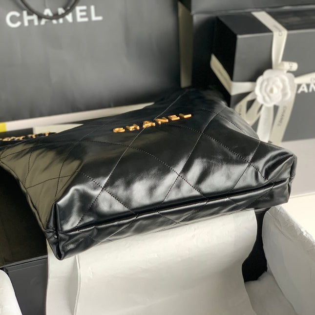 CC LARGE 42 BAG IN BLACK CALFSKIN GOLD HARDWARE