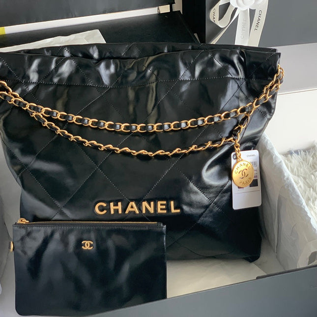 CC LARGE 42 BAG IN BLACK CALFSKIN GOLD HARDWARE