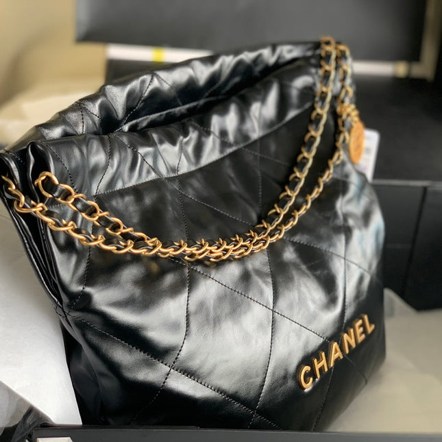 CC LARGE 42 BAG IN BLACK CALFSKIN GOLD HARDWARE