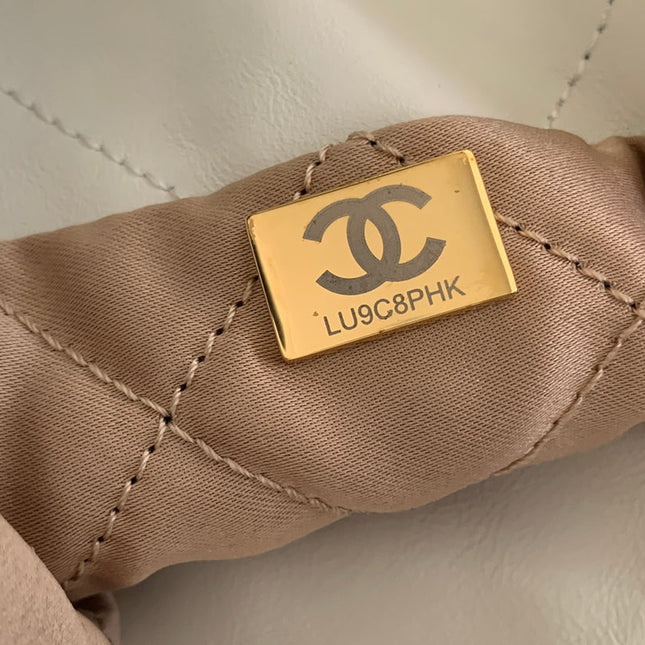 CC MEDIUM 37 HANDBAG IN WHITE SHINY CALFSKIN GOLD HARDWARE