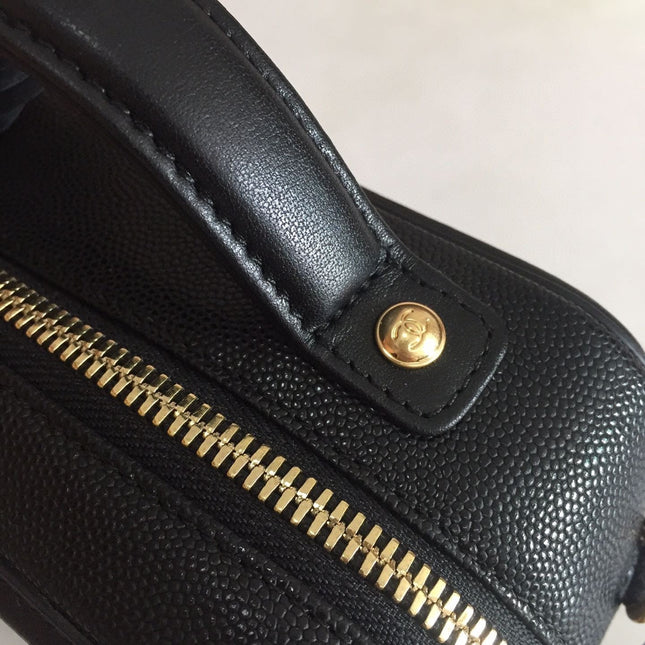 CC MINI 17 VANITY CASE IN BLACK CALFSKIN GOLD HARDWARE
