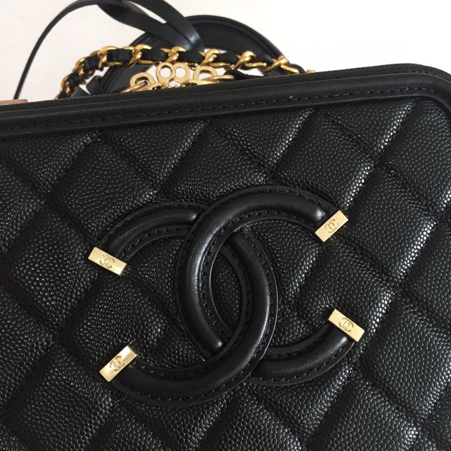 CC MINI 17 VANITY CASE IN BLACK CALFSKIN GOLD HARDWARE