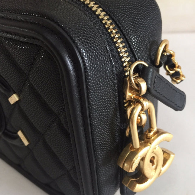 CC MINI 17 VANITY CASE IN BLACK CALFSKIN GOLD HARDWARE