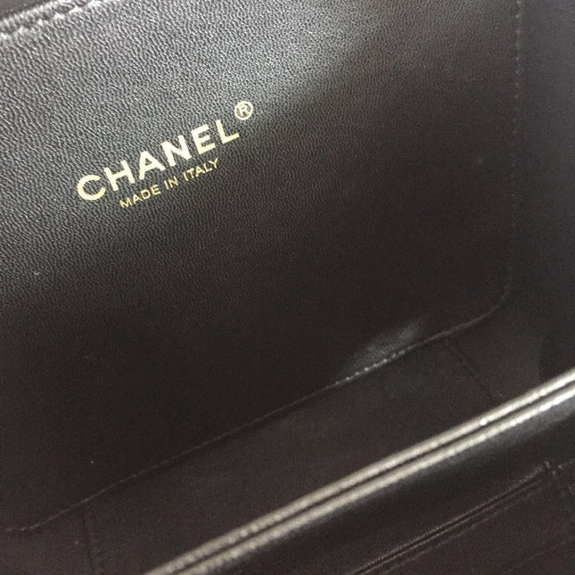 CC MINI 17 VANITY CASE IN BLACK CALFSKIN GOLD HARDWARE