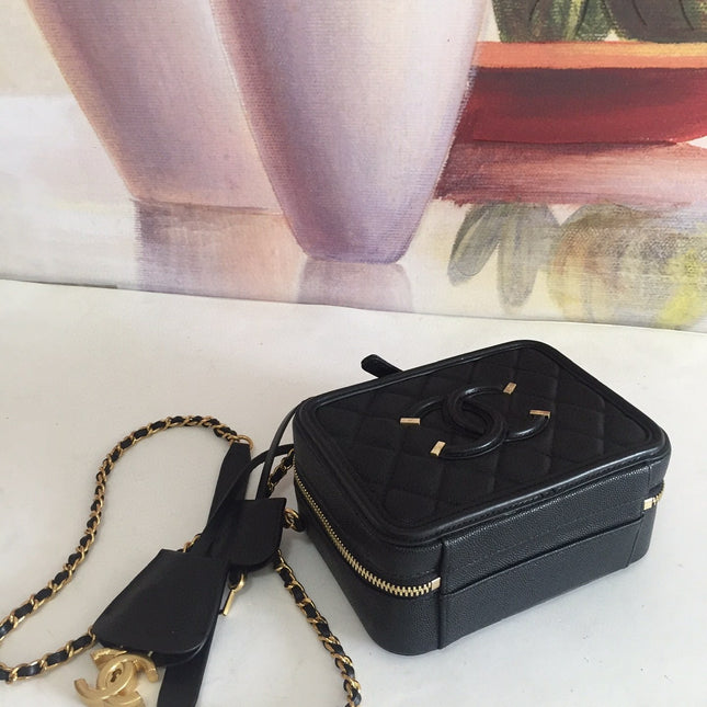 CC MINI 17 VANITY CASE IN BLACK CALFSKIN GOLD HARDWARE