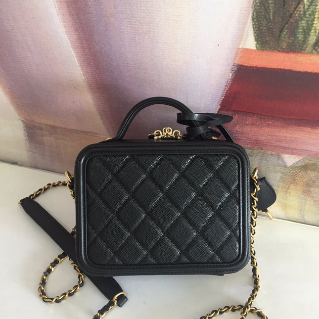 CC MINI 17 VANITY CASE IN BLACK CALFSKIN GOLD HARDWARE