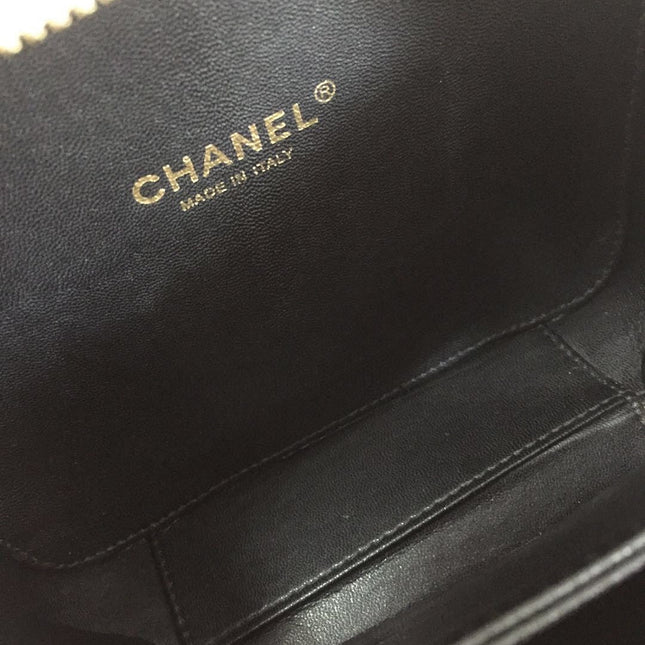 CC MINI 17 VANITY CASE IN BLACK MIX WHITE CALFSKIN GOLD HARDWARE