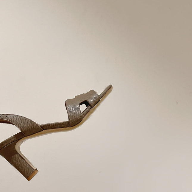 HOLY 75 SANDAL IN MEDIUM BROWN GRAINED CALFSKIN