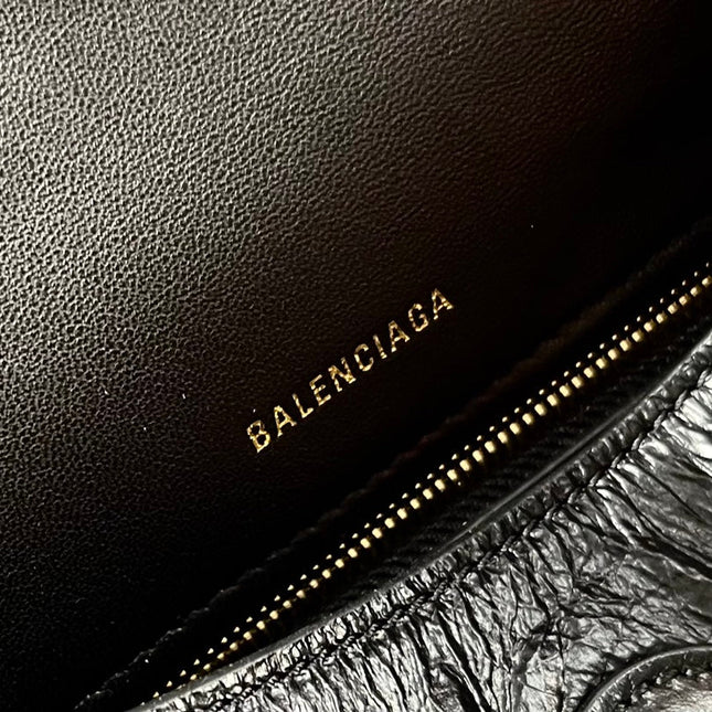 DOWNTOWN SHOULDER BAG 29 IN BLACK WAXED SHEEPSKIN GOLD HARDWARE