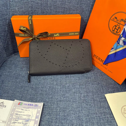 HM SILK'IN HOLED WALLET 19 BLACK GRAINED CALFSKIN
