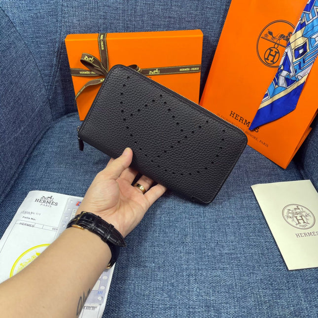 HM SILK'IN HOLED WALLET 19 BLACK GRAINED CALFSKIN