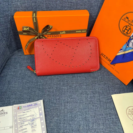 HM SILK'IN HOLED WALLET 19 RED CALFSKIN