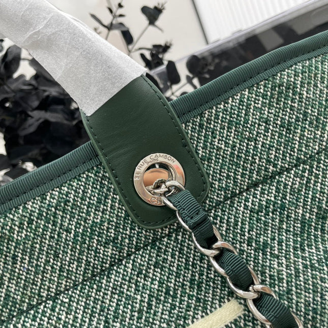 CC DEAUVILLE LARGE 38 TOTE BAG IN GREEN FOREST CANVAS WITH WHITE LOGO