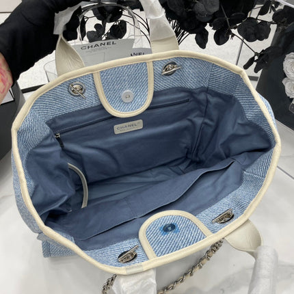 CC DEAUVILLE LARGE 38 TOTE BAG IN LIGHT BLUE CANVAS WITH BLACK LOGO