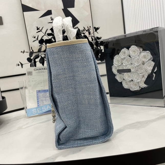 CC DEAUVILLE LARGE 38 TOTE BAG IN LIGHT BLUE CANVAS WITH BLACK LOGO