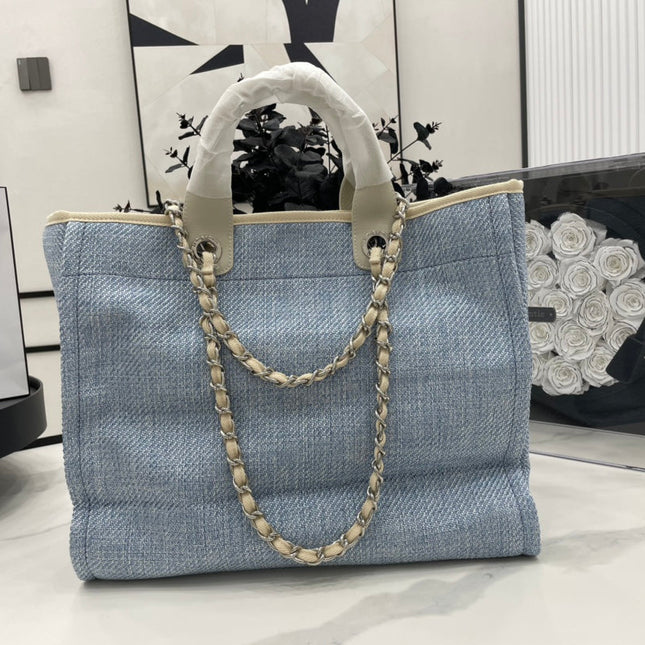 CC DEAUVILLE LARGE 38 TOTE BAG IN LIGHT BLUE CANVAS WITH BLACK LOGO