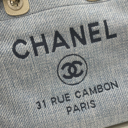 CC DEAUVILLE LARGE 38 TOTE BAG IN LIGHT BLUE CANVAS WITH BLACK LOGO