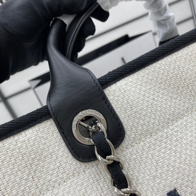 CC DEAUVILLE LARGE 38 TOTE BAG IN WHITE CANVAS WITH BLACK LOGO