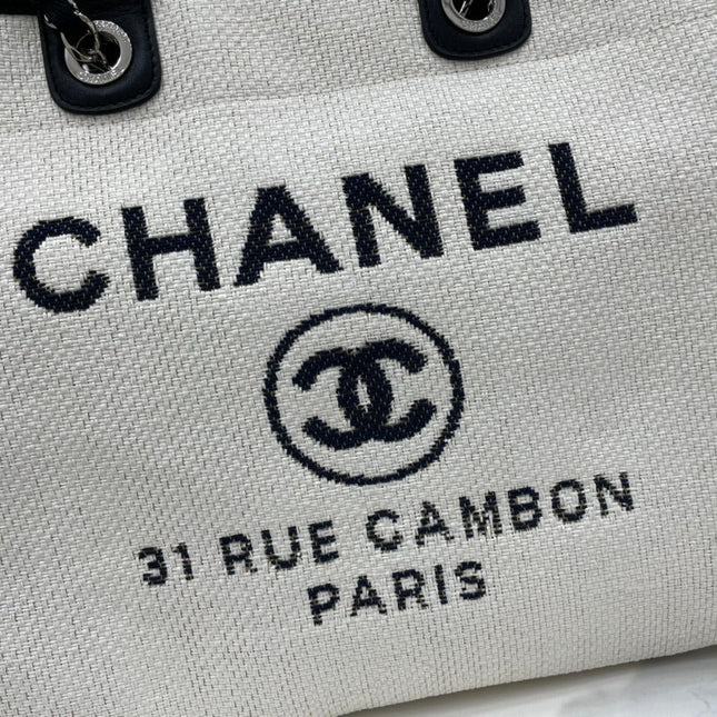 CC DEAUVILLE LARGE 38 TOTE BAG IN WHITE CANVAS WITH BLACK LOGO