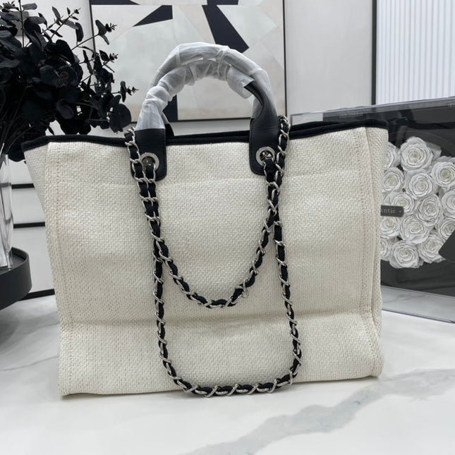 CC DEAUVILLE LARGE 38 TOTE BAG IN WHITE CANVAS WITH BLACK LOGO