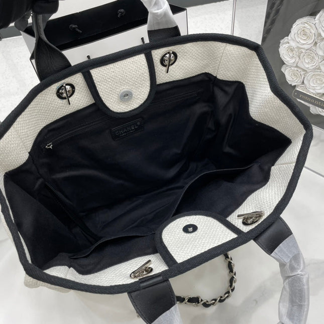 CC DEAUVILLE LARGE 38 TOTE BAG IN WHITE CANVAS WITH BLACK LOGO