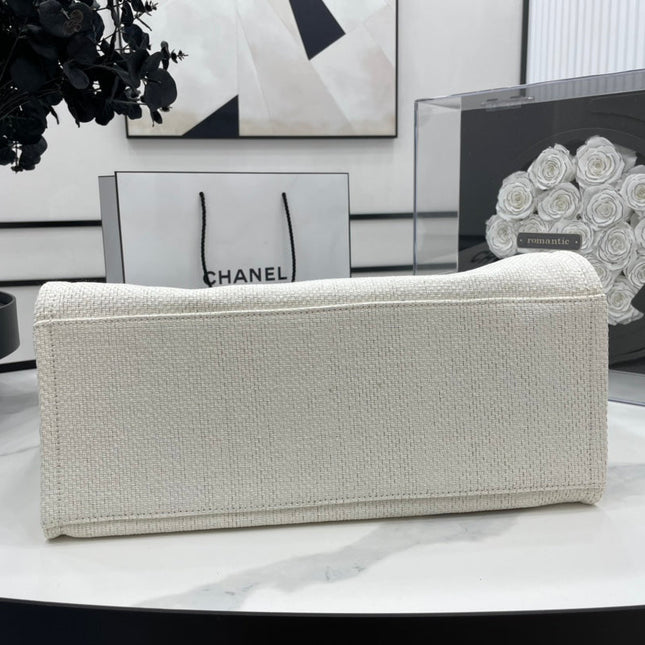 CC DEAUVILLE LARGE 38 TOTE BAG IN WHITE CANVAS WITH BLACK LOGO