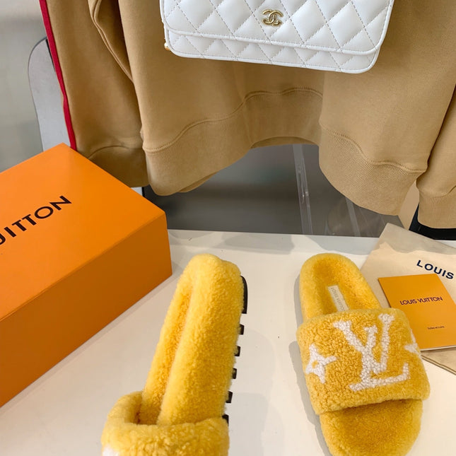LV WOMEN'S PASEO FLAT SLIPPER IN YELLOW FLEECE WITH WHITE LOGO