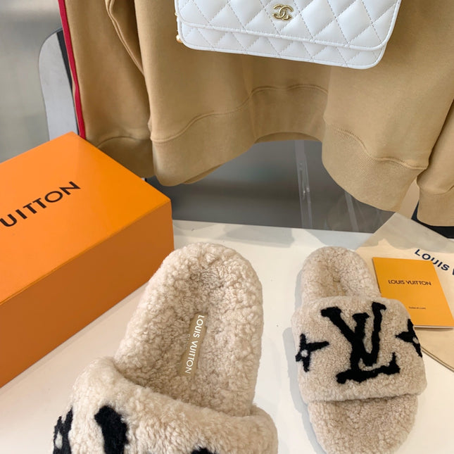 LV WOMEN'S PASEO FLAT SLIPPER IN TAN BROWN FLEECE WITH BLACK LOGO