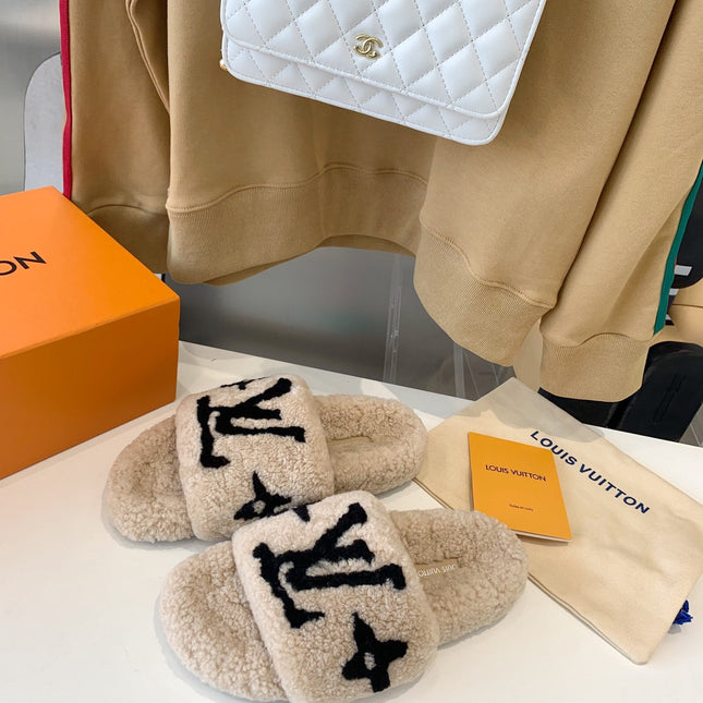 LV WOMEN'S PASEO FLAT SLIPPER IN TAN BROWN FLEECE WITH BLACK LOGO