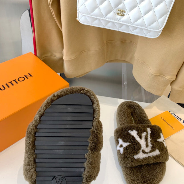LV WOMEN'S PASEO FLAT SLIPPER IN OLIVE GREEN FLEECE WITH WHITE LOGO