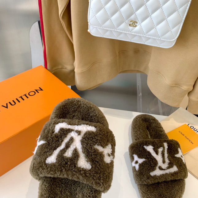 LV WOMEN'S PASEO FLAT SLIPPER IN OLIVE GREEN FLEECE WITH WHITE LOGO